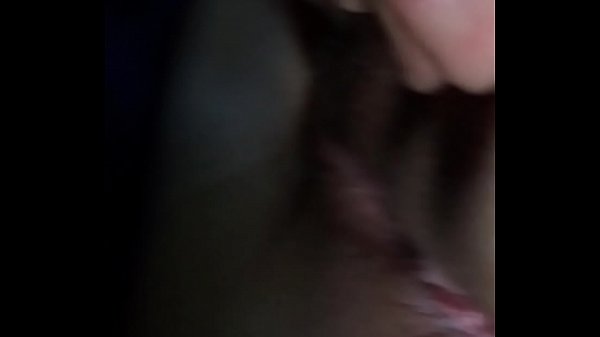 Mei in freondinne yn de auto