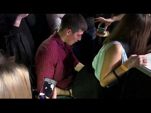 ❤️ Echte seks yn in Russyske nachtclub. 18-jierrich Russysk famke yn 'e anus en fagina neukt yn in nachtclub ️❌ Pornofideo op fy.pornsos-com.ru ❌❤